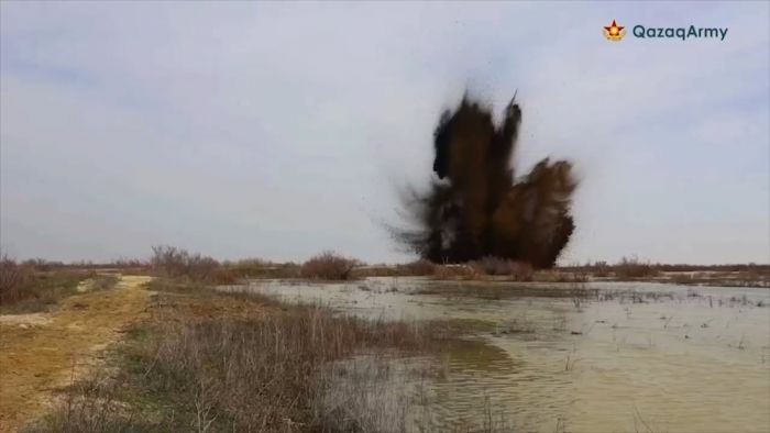 На реке Жем продолжаются взрывные работы
