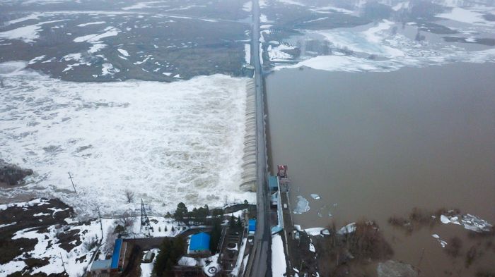 Аким СКО: "​В сторону Петропавловска движется огромный поток воды. Ещё раз подчеркну, огромный!"