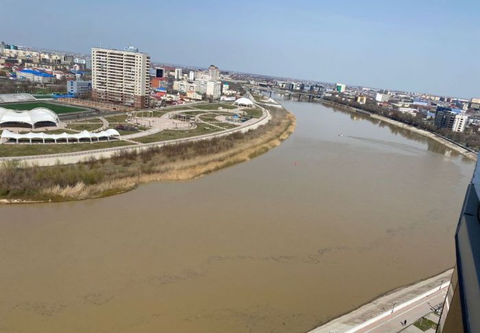+9 см: оперативная сводка об уровне воды в реке Урал на 15 апреля 