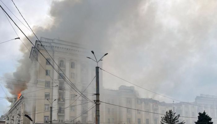 Ракетная атака в Днепре: горит пятиэтажка, девять пострадавших 