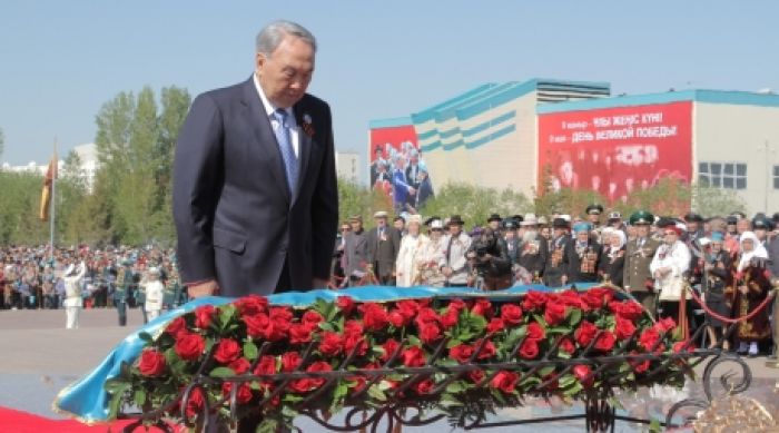 Назарбаев поздравил казахстанцев с Днем Победы    