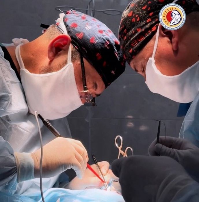 Карагандинские врачи прооперировали новорождённого с тяжёлым пороком