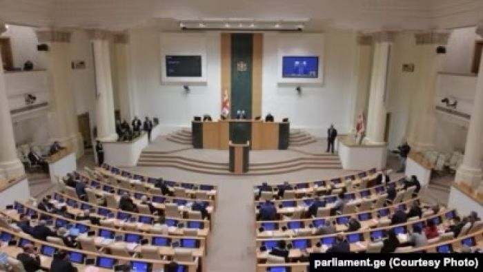 Парламент Грузии одобрил закон об иностранном влиянии во 2-м чтении