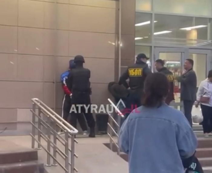 Четвёрку вымогателей задержали в Атырау