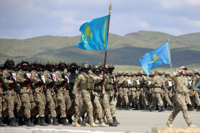 Доля военных расходов в Казахстане близка к показателям островных государств или самых бедных стран