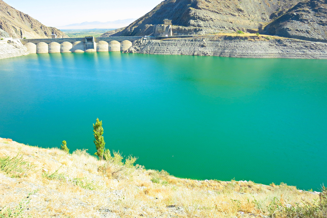 Кыргызстан водохранилище. Бартогайское водохранилище Казахстан. Кировское водохранилище Талас. Кировское водохранилище Кыргызстан. Река Талас в Киргизии.