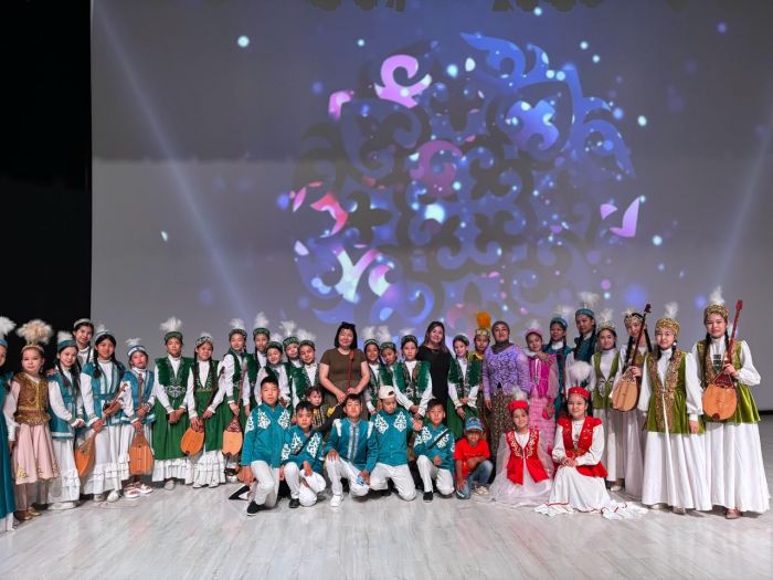 Ансамбль атырауских домбристов завоевал Гран-при на фестивале в Туркестане