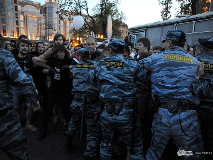 Лагерь оппозиции в Москве на Кудринской площади пережил ночь "винтилова" (ВИДЕО)