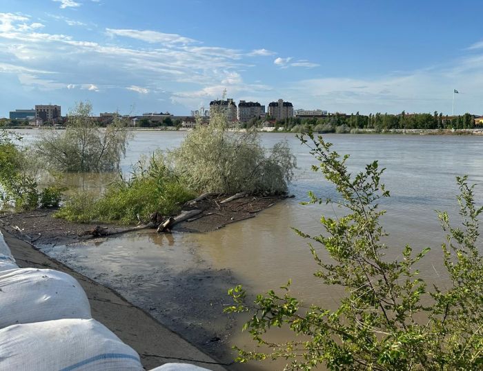 Пик поднятия уровня воды в Атырау пройден: Департамент ЧС