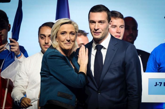 Во Франции парламентские выборы выигрывают ультраправые