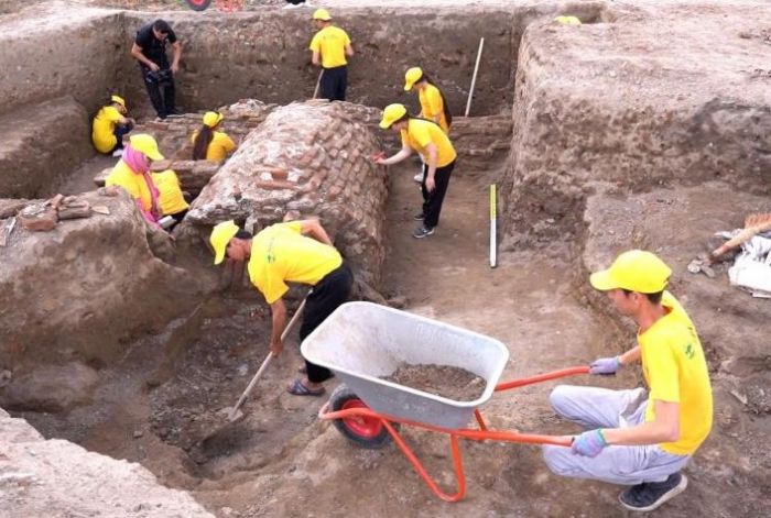 В Сарайшыке найден дромос древнего мавзолея