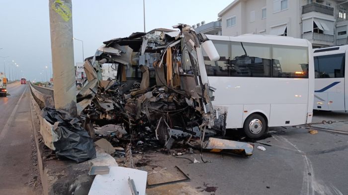 В Турции разбился автобус с туристами: 16 пострадавших