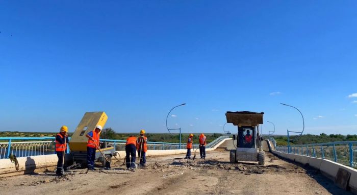 В Уилском районе восстанавливают поврежденный паводком мост