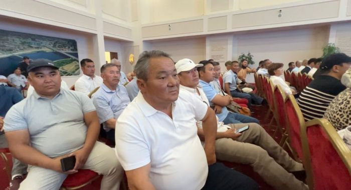 «Вас не слышно!»: в Атырау с визитом побывал вице-министр сельского хозяйства Амангали Бердалин