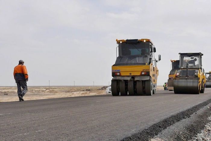 В поселке Еркинкала-2 завершено асфальтирование дорог