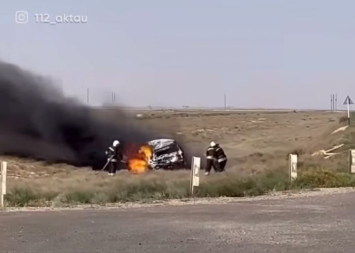 Автомобиль горел в Мангистау: погиб ребёнок, семь человек пострадали