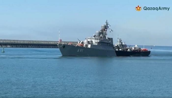 Корабли Военно-морского флота России прибыли в порт Актау