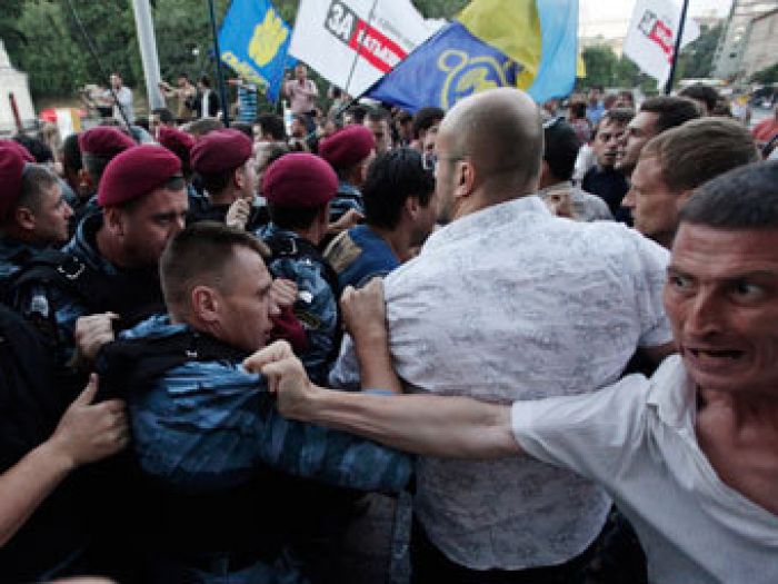 В Киеве идёт разгон протестующих против русского языка (+ВИДЕО)