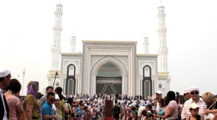 Назарбаев в Астане открыл новую мечеть ко Дню столицы    