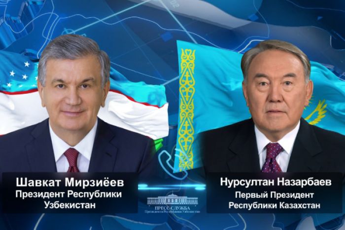 Президент Узбекистана провел телефонный разговор с первым президентом Казахстана