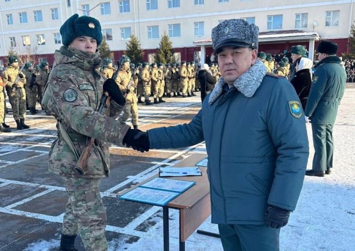 Сын командующего Национальной гвардией в Атырау принял военную присягу