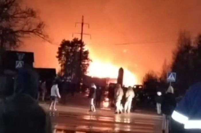 Четыре резервуара с топливом поражены в результате удара по нефтебазе в Калужской области 