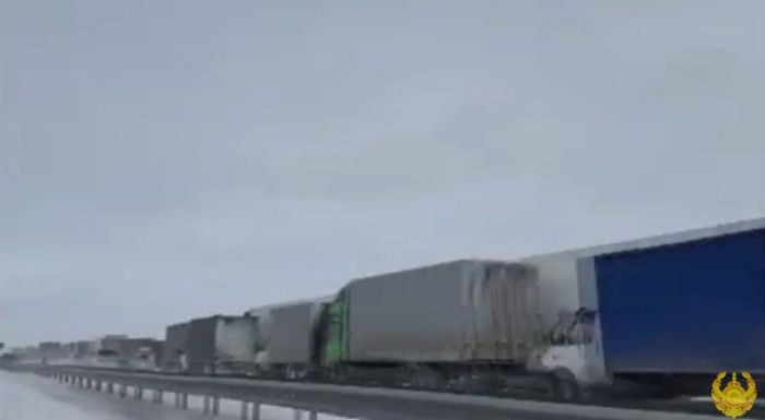 Более 1000 авто: о сложной ситуации на дорогах Карагандинской области сообщили в полиции 