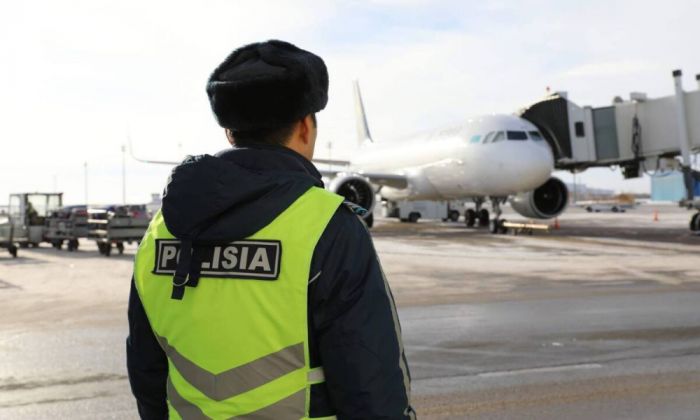 Гражданин Китая оштрафован и снят с рейса за плевок в аэропорту Алматы