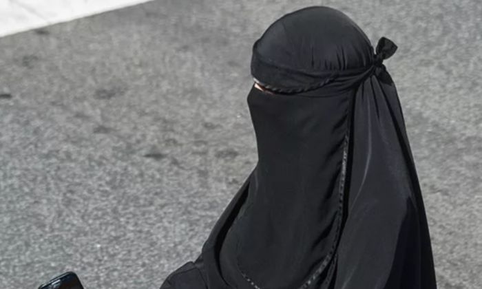 В Кыргызстане введена ответственность за ношение одежды, скрывающей личность, в общественных местах