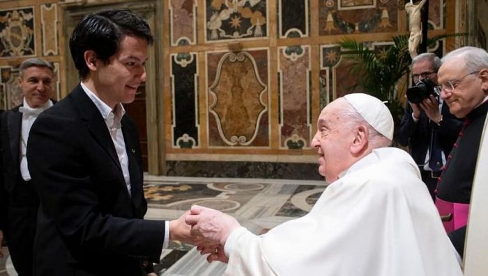  Ерасыл Хамит дал концерт в Ватикане и получил благословение Папы Римского