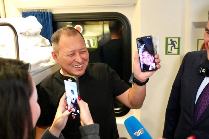 В поезде Астана - Алматы появился спутниковый интернет