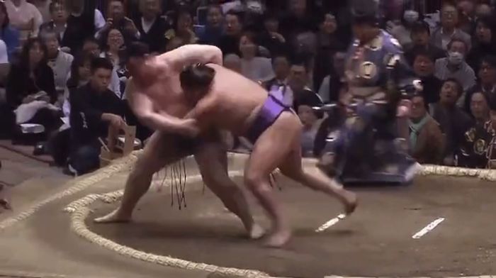 «Боевой дух»: казахстанский сумоист получил особую награду 