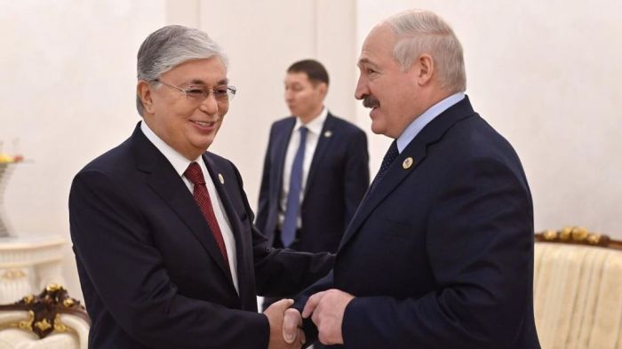 Токаев поздравил Лукашенко с победой на выборах 