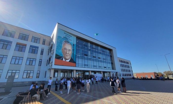 В школе-лицее Binom им. Д. Кунаева планируется сокращение классов с русским языком обучения? 