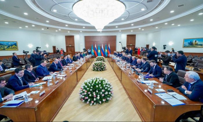 Бектенов и Мишустин обсудили в Астане вопросы торгово-экономического сотрудничества