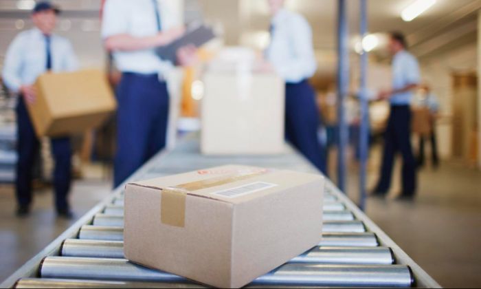 Растаможка посылок и получение заказов третьими лицами: закон о работе "Казпочты" одобрили в сенате