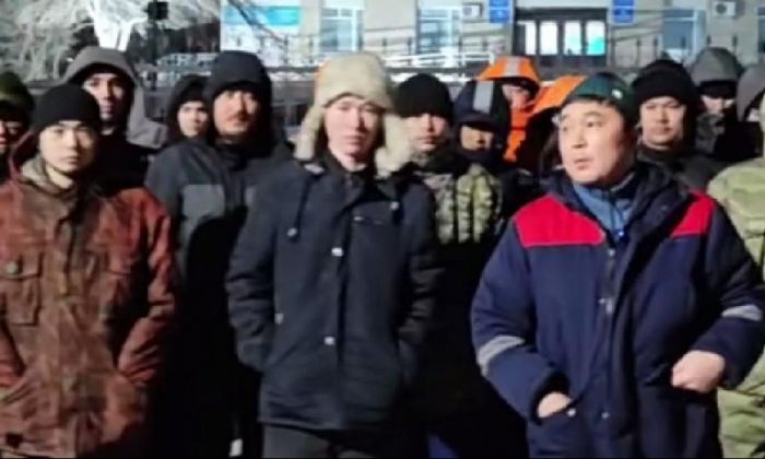 Требующие работу в Мангистау подозревают местных руководителей и членов кабмина в коррупции