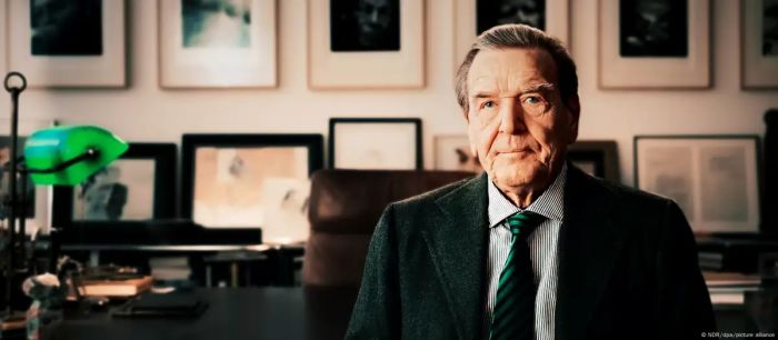 Экс-канцлер Шрёдер попал в больницу с диагнозом "выгорание"