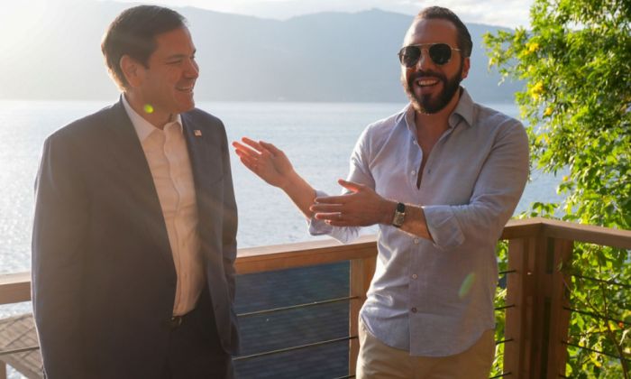 Президент Сальвадора предложил принять заключенных из США, включая мигрантов и американских граждан