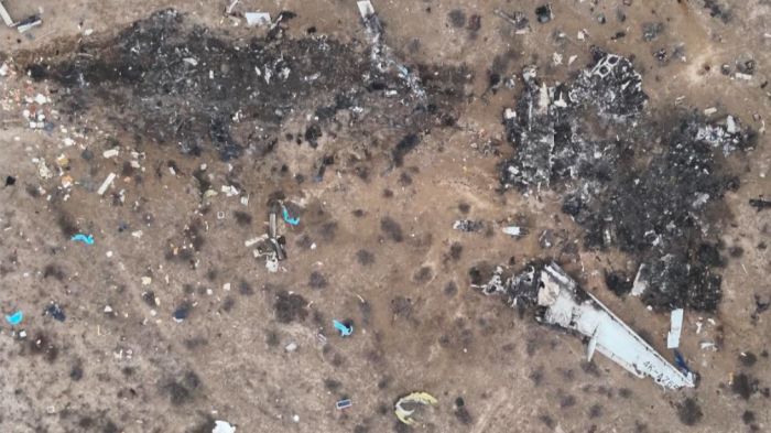 "Нельзя вовлекать политику, но она присутствует". Что не так в отчёте о крушении самолёта AZAL близ Актау 