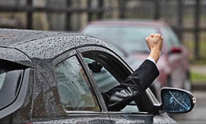 Гражданин Великобритании подал в суд на алматинца из-за дорожного конфликта