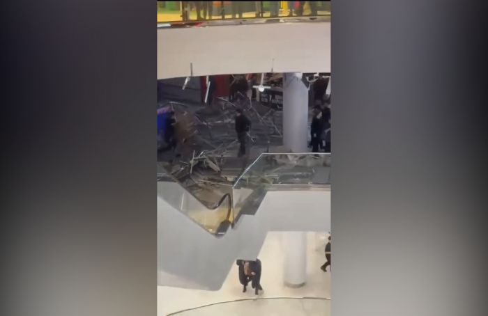 В торговом доме Экибастуза обрушился потолок