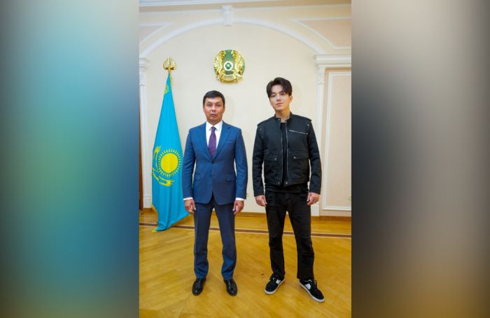 Председатель Антикора встретился с Димашем Құдайбергеном