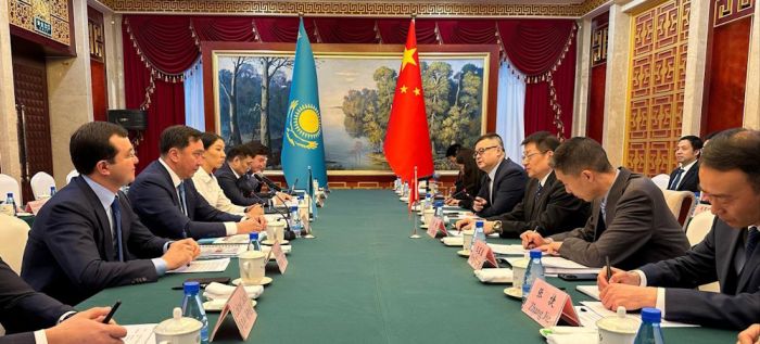 Казахстан и Китай увеличат объем перевозок по ТМТМ