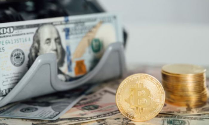 Чистый спрос на наличные доллары упал на фоне укрепления тенге