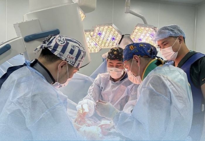 Атырауские врачи успешно провели сложную хирургическую операцию ребёнку 