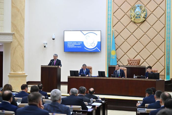 Каждый пятый выпускник работает не по специальности - Ашимбаев