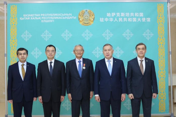 Экс-генсека ШОС наградили орденом «Достық»