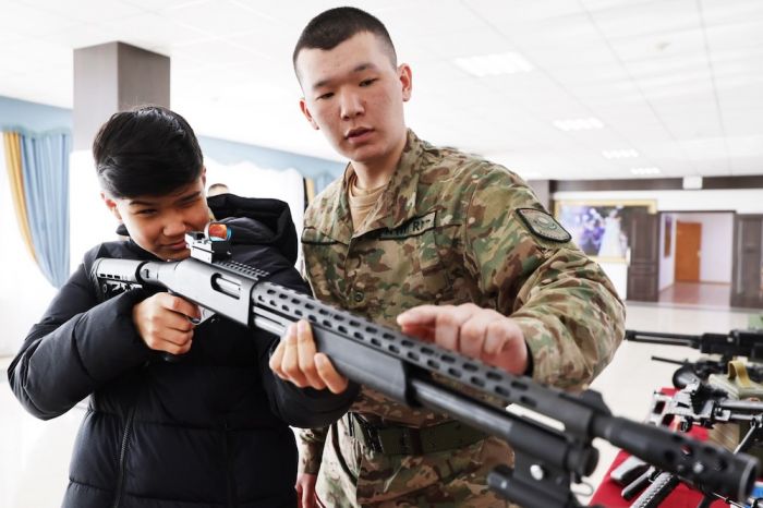 200 школьников «захватили» воинскую часть Национальной гвардии