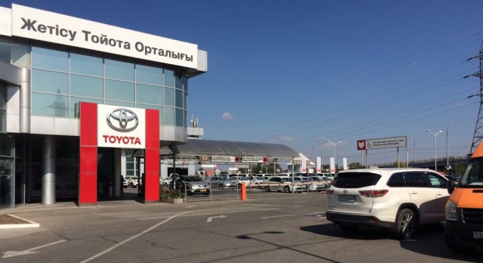 Автосалонам в Казахстане запрещено навязывать допуслуги